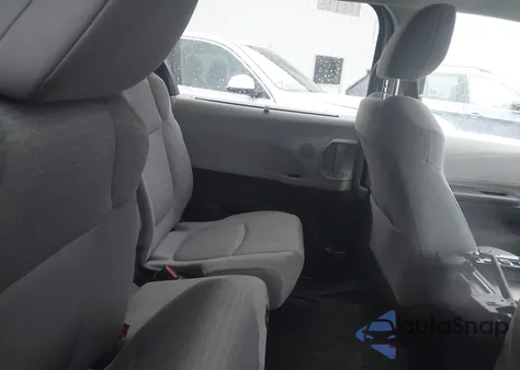 2022 Toyota Sienna Le z USA, uszkodzony, nr VIN 5TDKRKECXNS127937